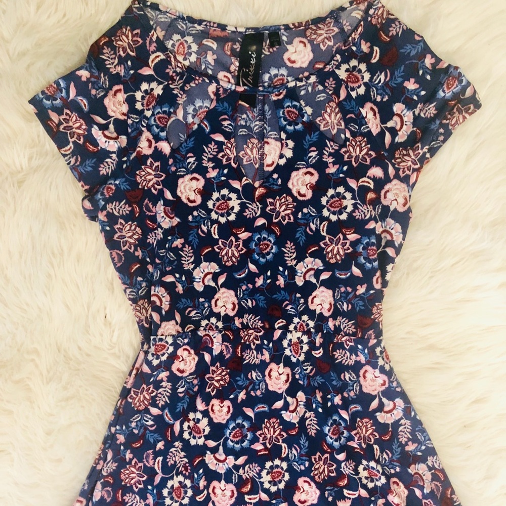 Floral sundress . Size small. Brand trixxie.